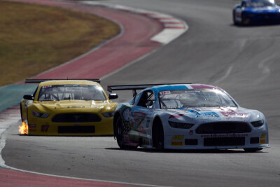 Alex Wright leading Tom Sheehan in the Trans Am group Alex Wright leading Tom Sheehan in the Trans Am group