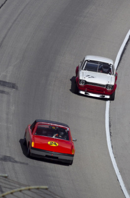 24 Tom Taff1 971 Porsche914 and 17 Stuart Blackwood 1971 Ford EscortRS