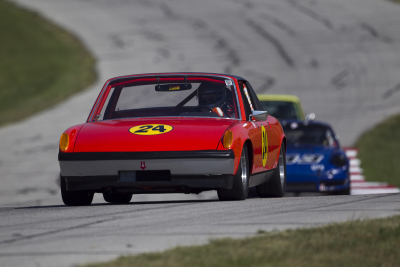 Tom Taff in his 1971 Porsche 914 6 charges up the Dam hill at Hallett