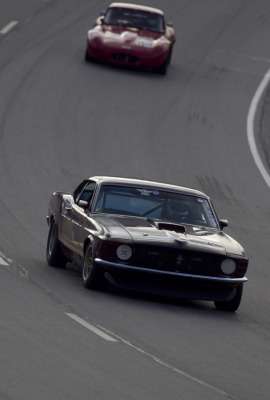 38 Dan Haynes 1970 Ford Mustang and 05 Scott Young 1962 Jaguar XkE